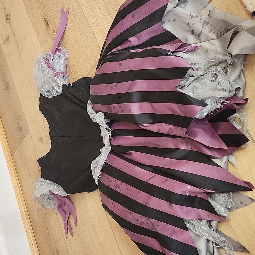 Haunted pirate costume, girls xl - Picture 13 of 14